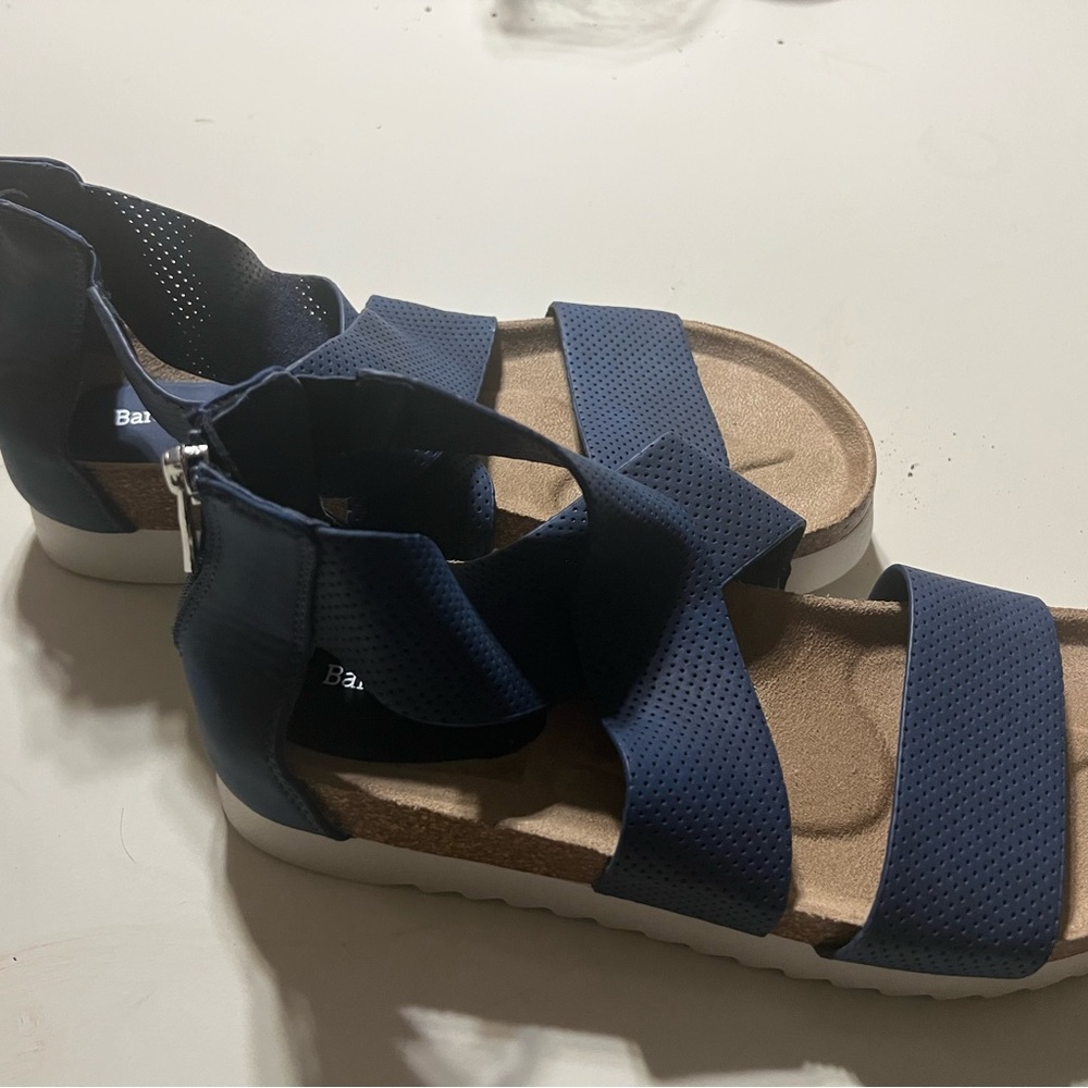 BARETRAPS Comfy Blue Back Strap Sandals Sz 8 barely warn